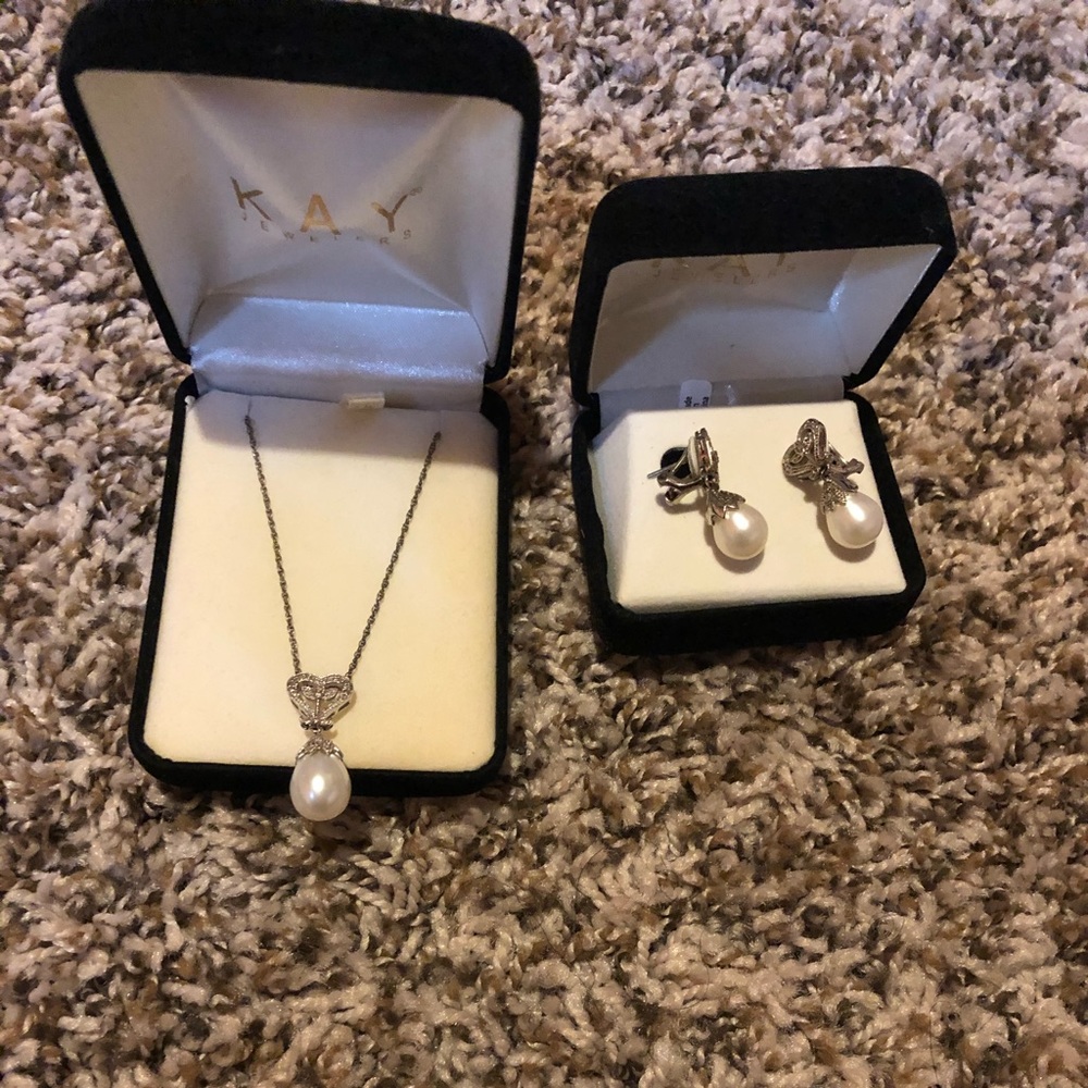 Women’s diamond and Pearl earring and necklace